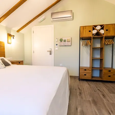 מלון O Lar De Pereiras 3*