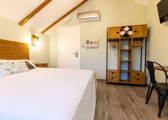 מלון O Lar De Pereiras 3*